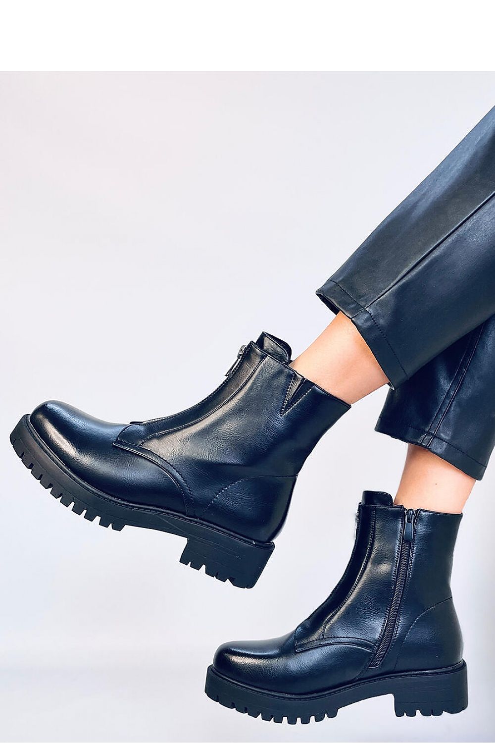 Bottes model 189770 Inello