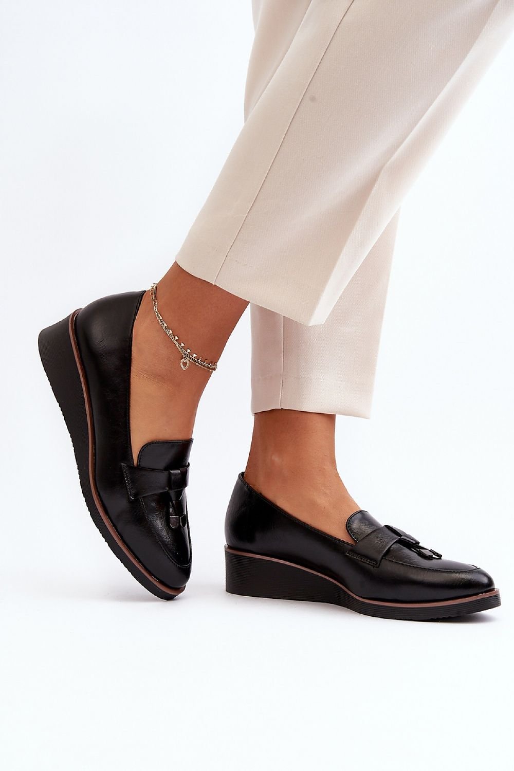 Step in style low-top shoes