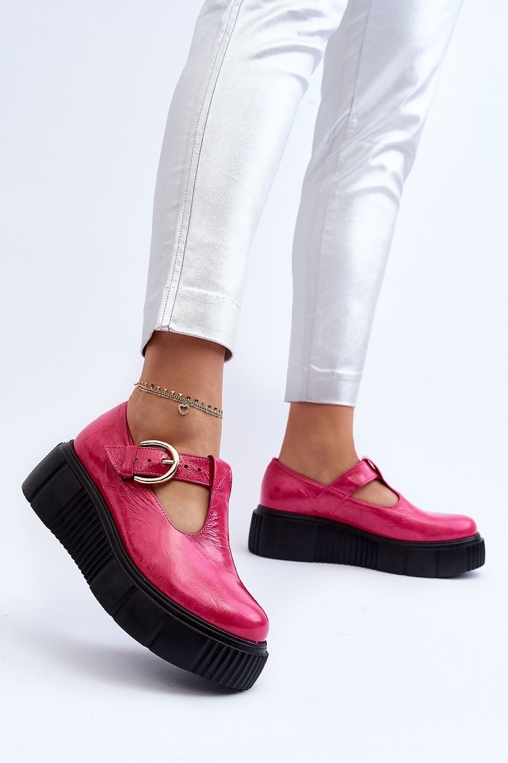 Step in style low-top shoes