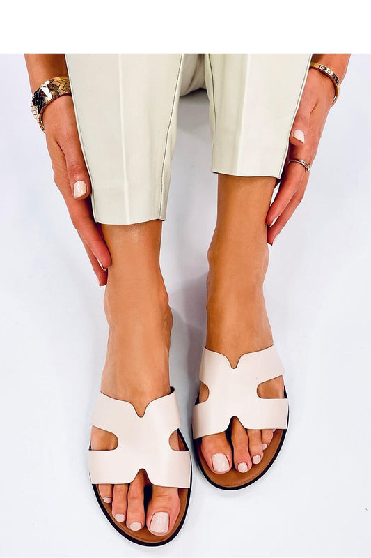 Clacquettes model 192625 Inello