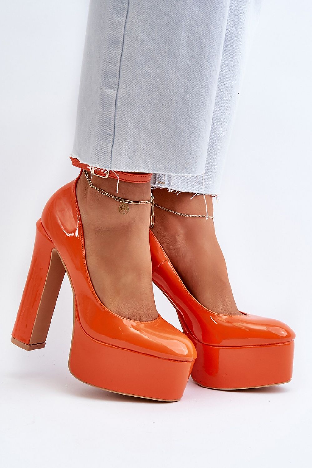Step in style platform pumps