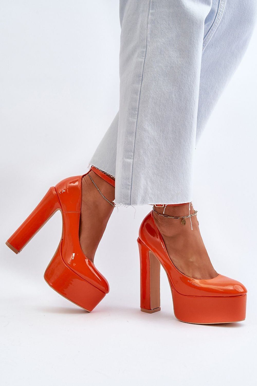 Step in style platform pumps