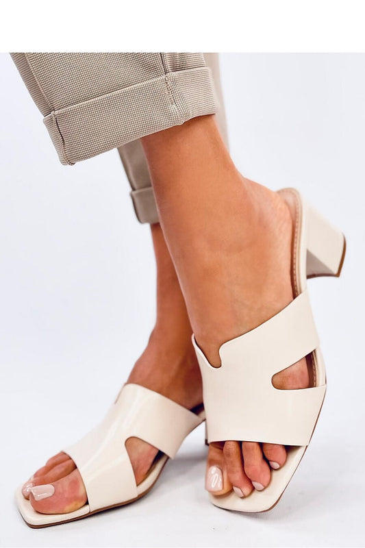 Clacquettes model 195133 Inello