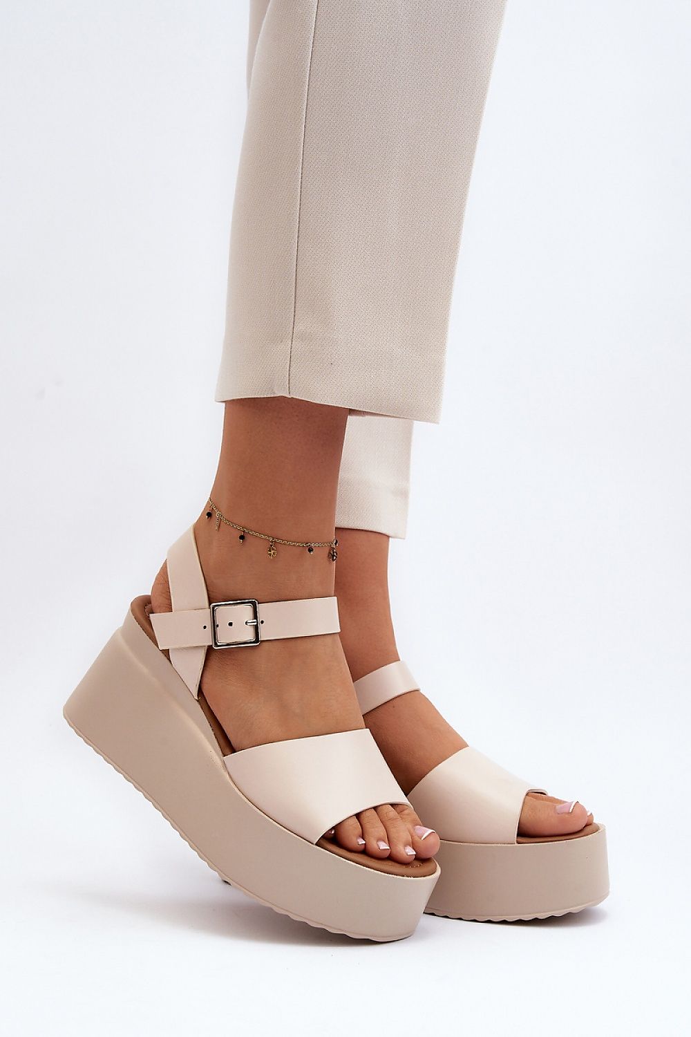 Cothurnes model 195290 Step in style