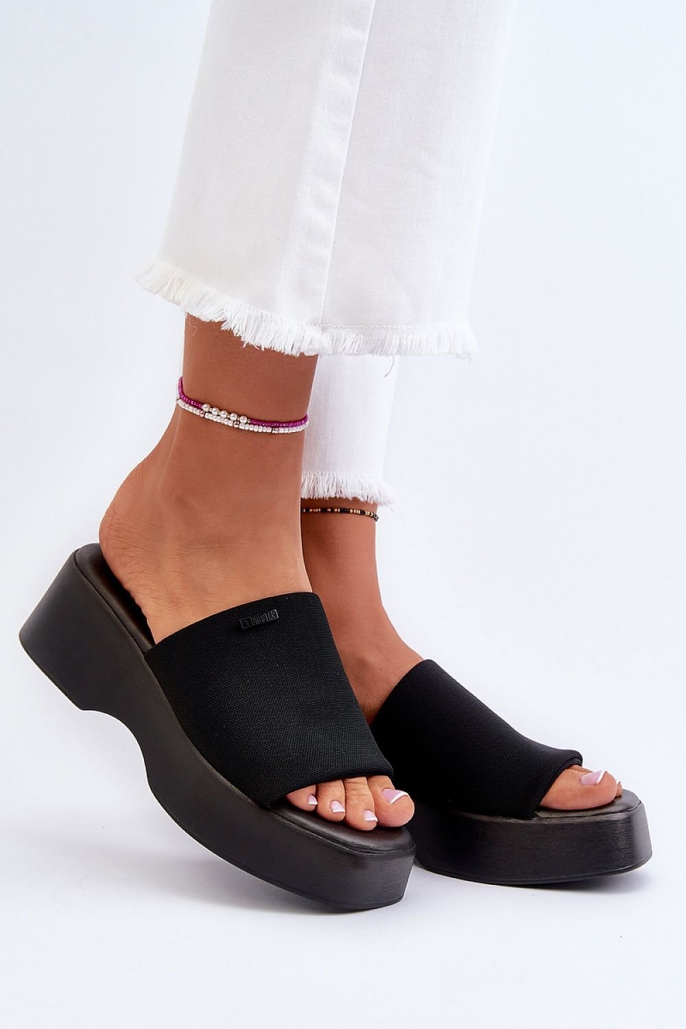 Clacquettes model 195293 Step in style