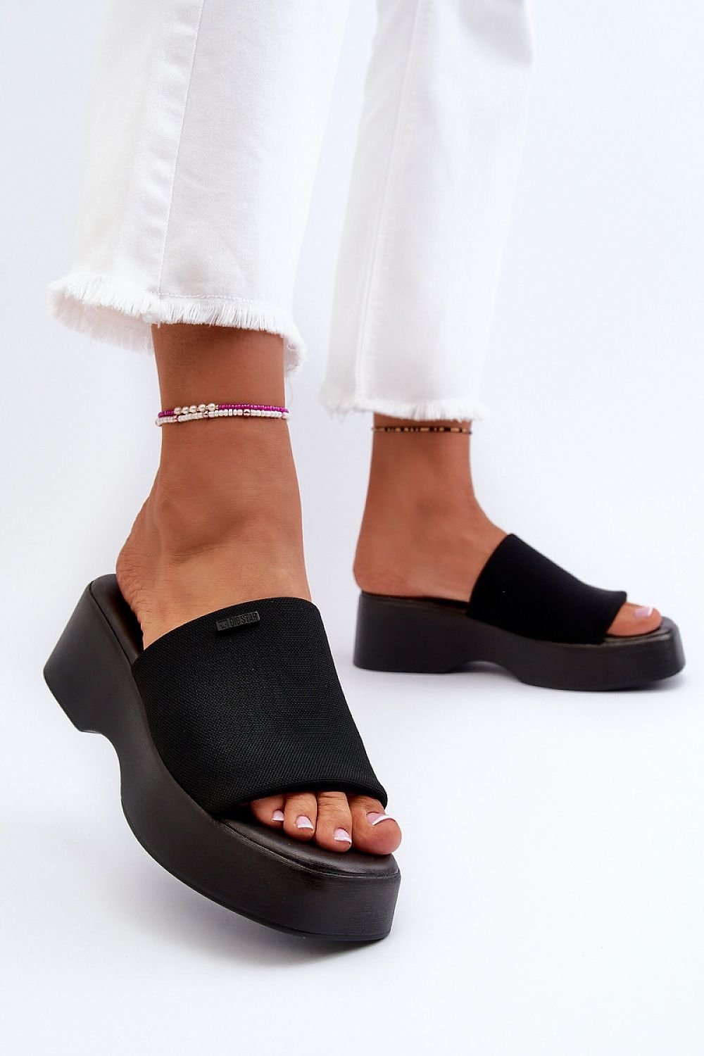 Clacquettes model 195293 Step in style