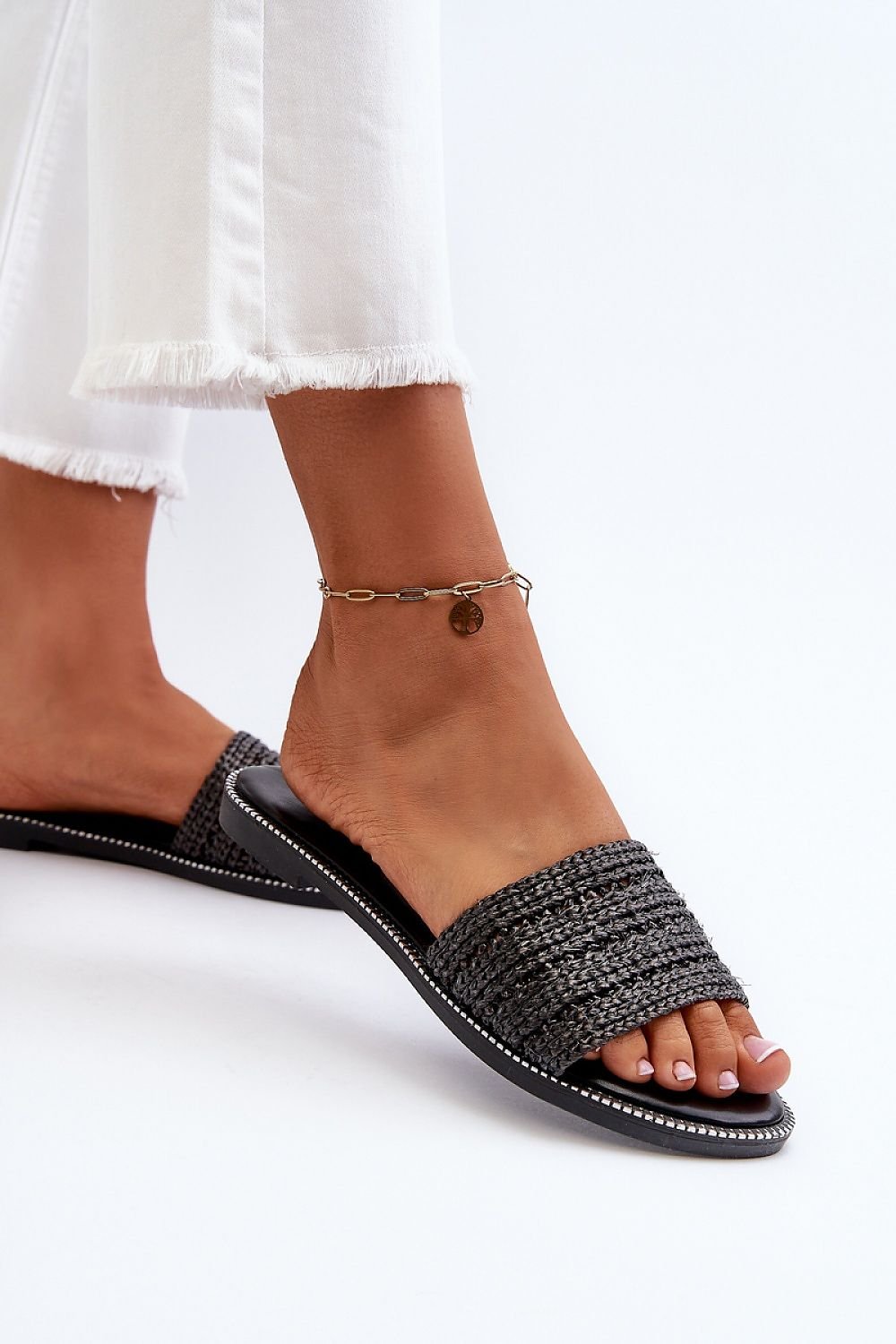 Clacquettes model 195435 Step in style