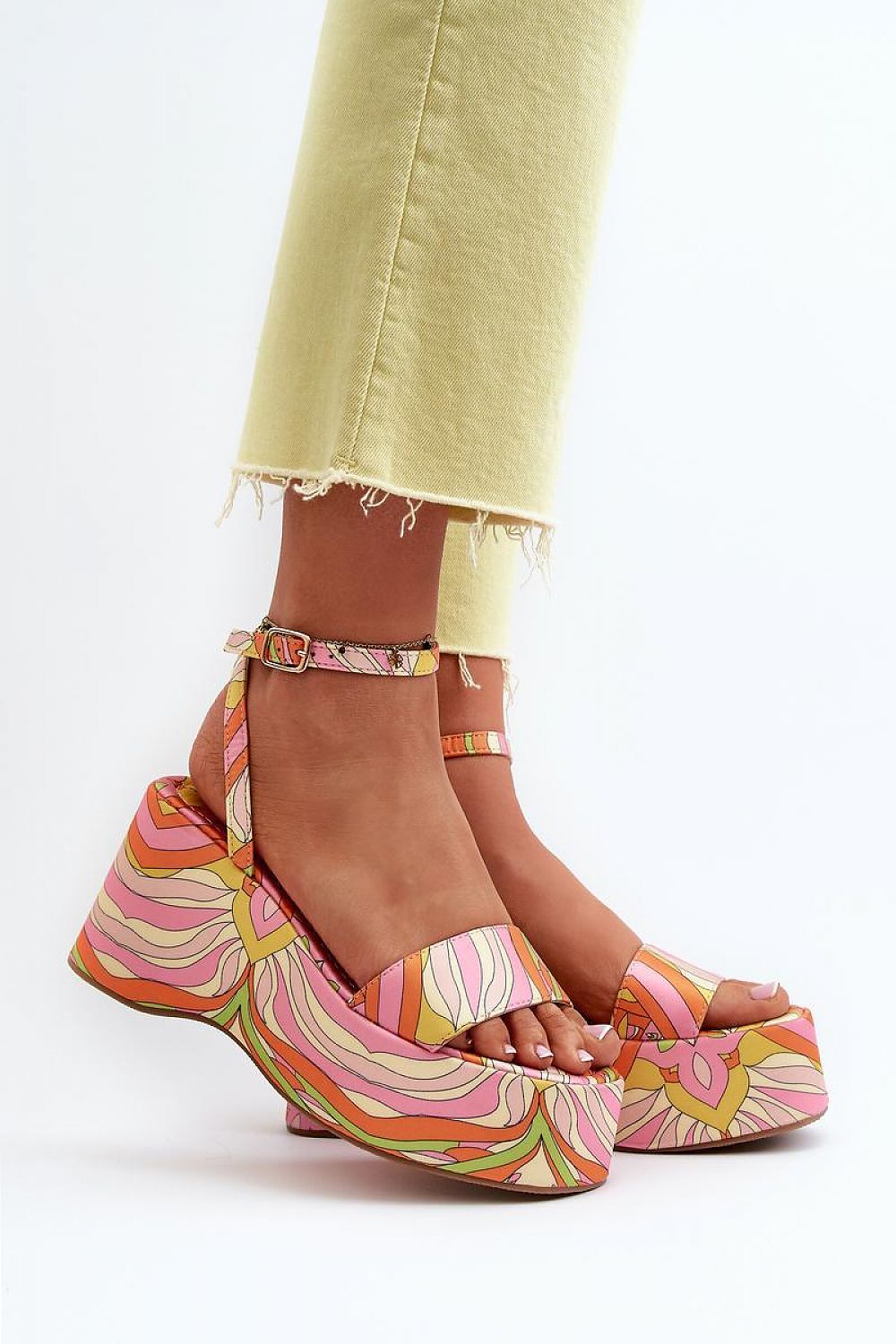 Cothurnes model 195756 Step in style