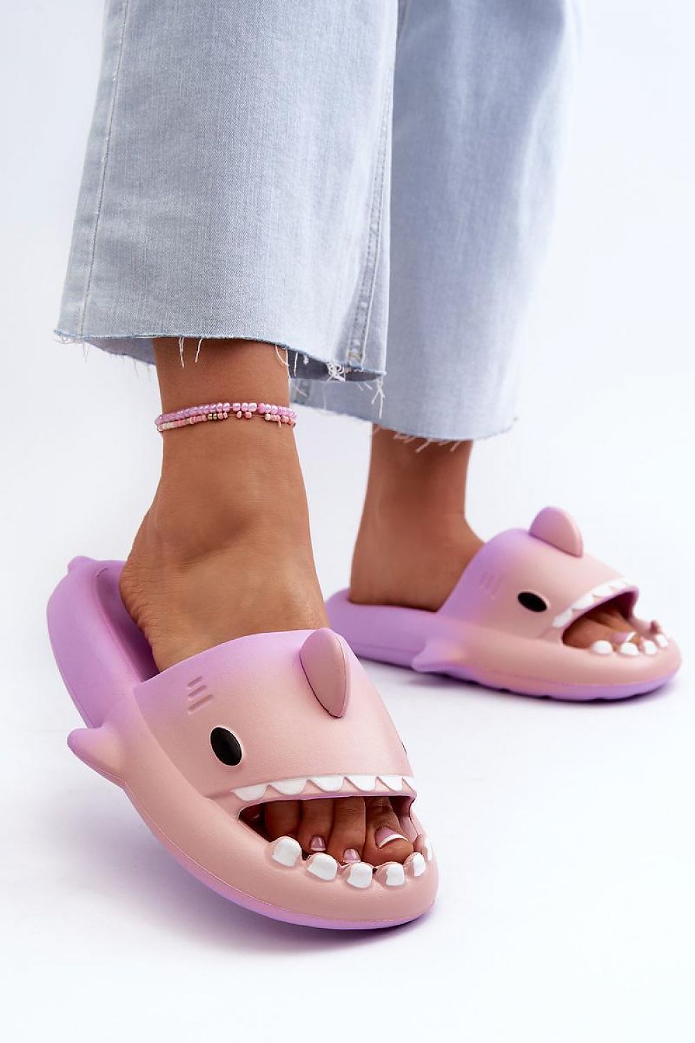 Clacquettes model 196229 Step in style