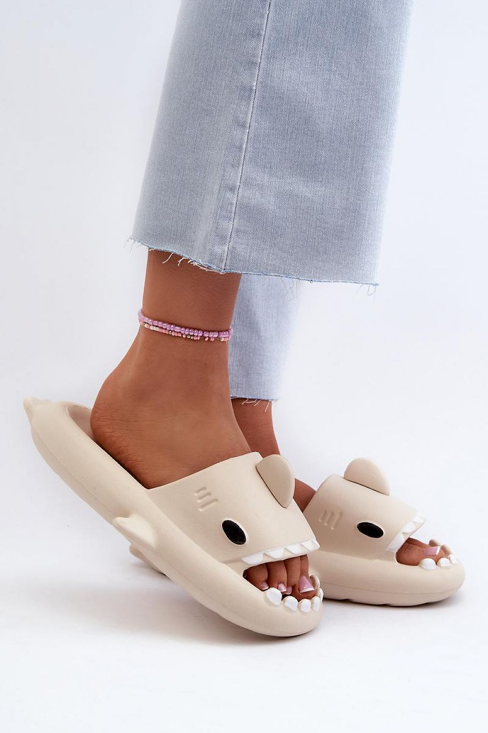 Clacquettes model 196229 Step in style
