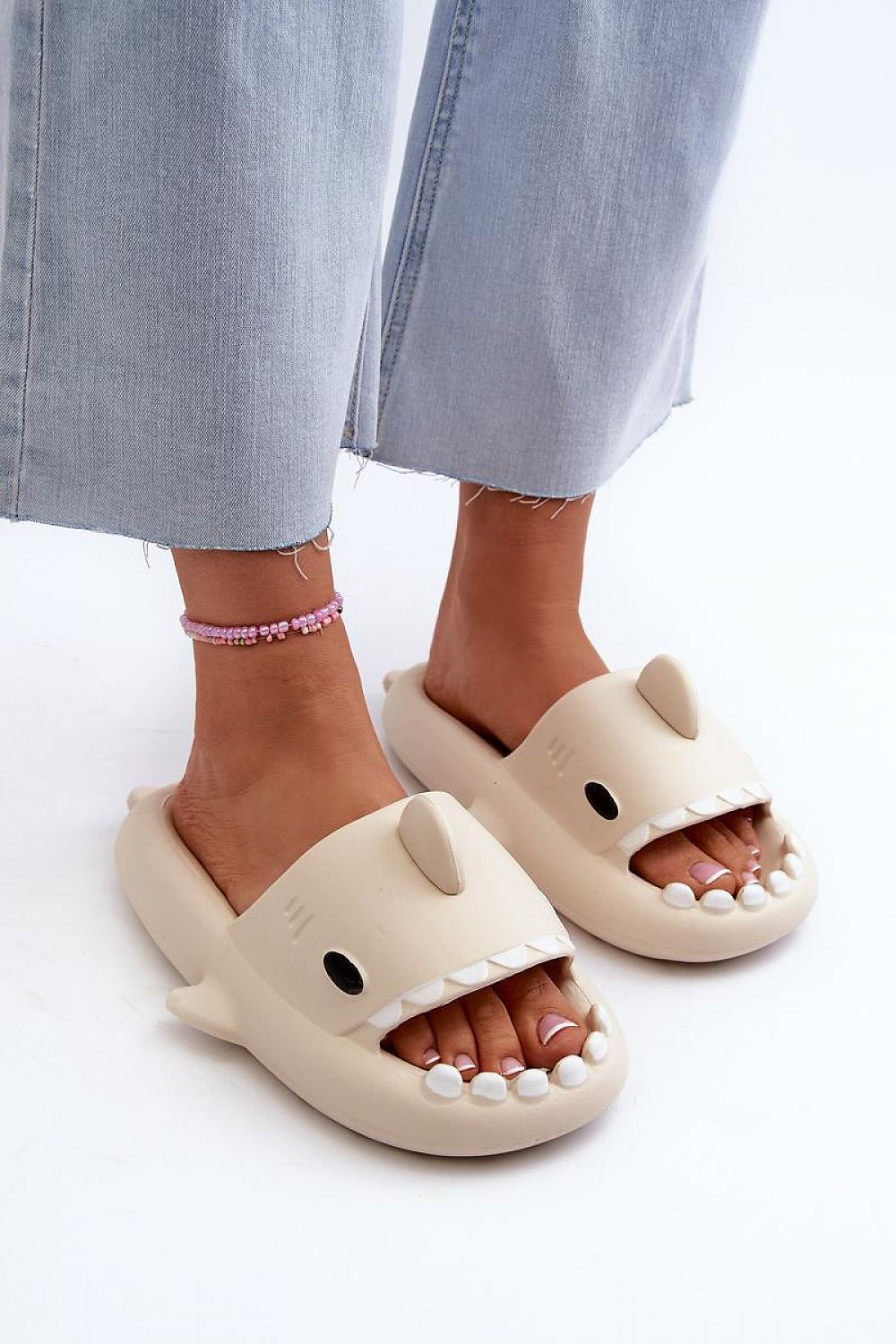 Clacquettes model 196229 Step in style