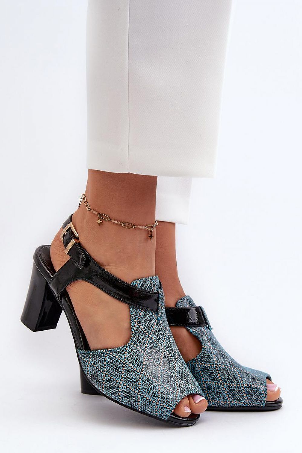 Clacquettes model 196232 Step in style