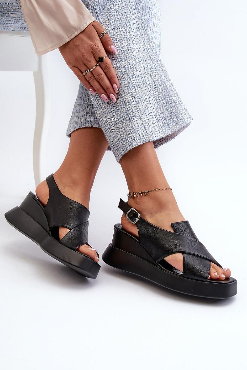 Cothurnes model 196327 Step in style
