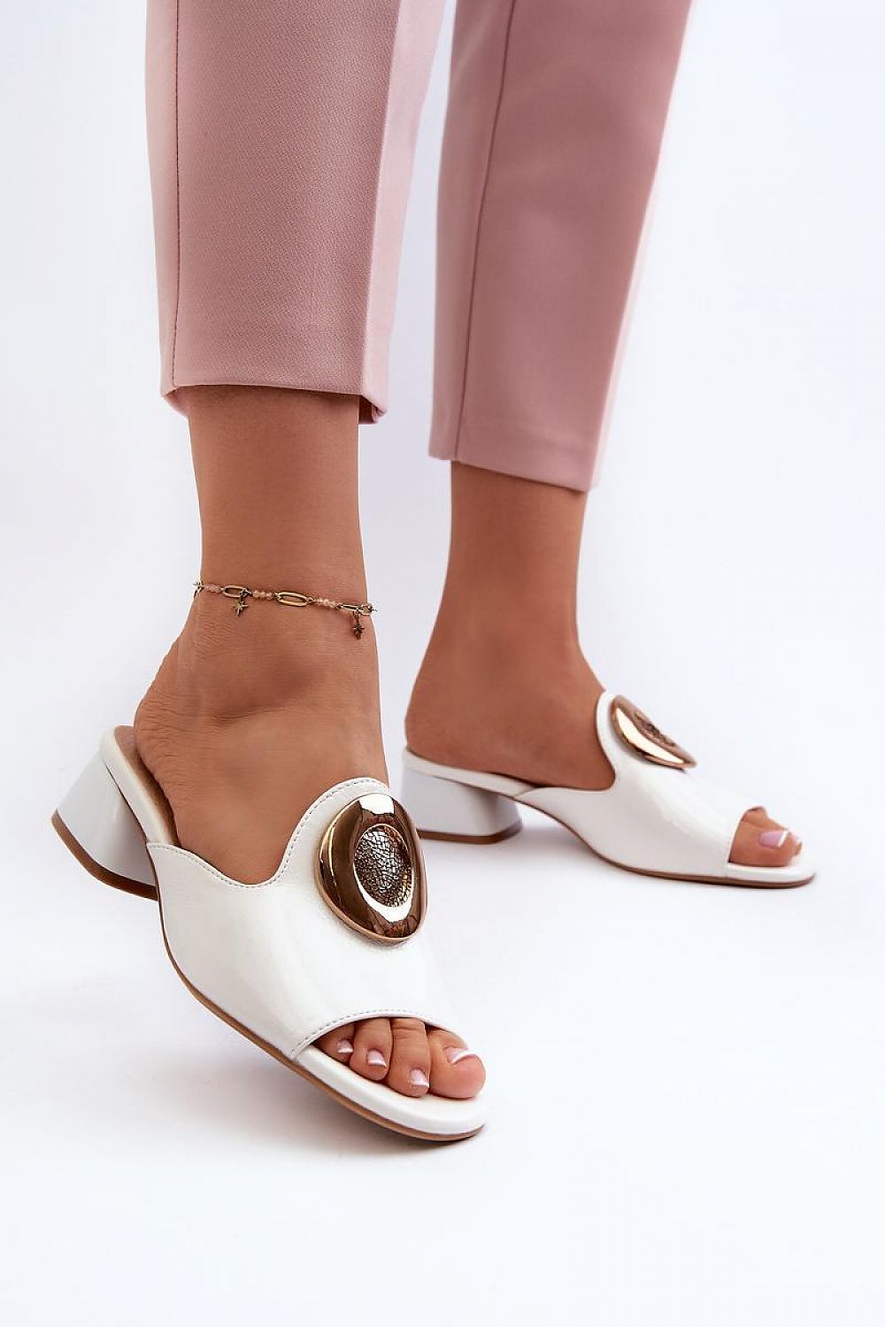 Clacquettes model 196422 Step in style