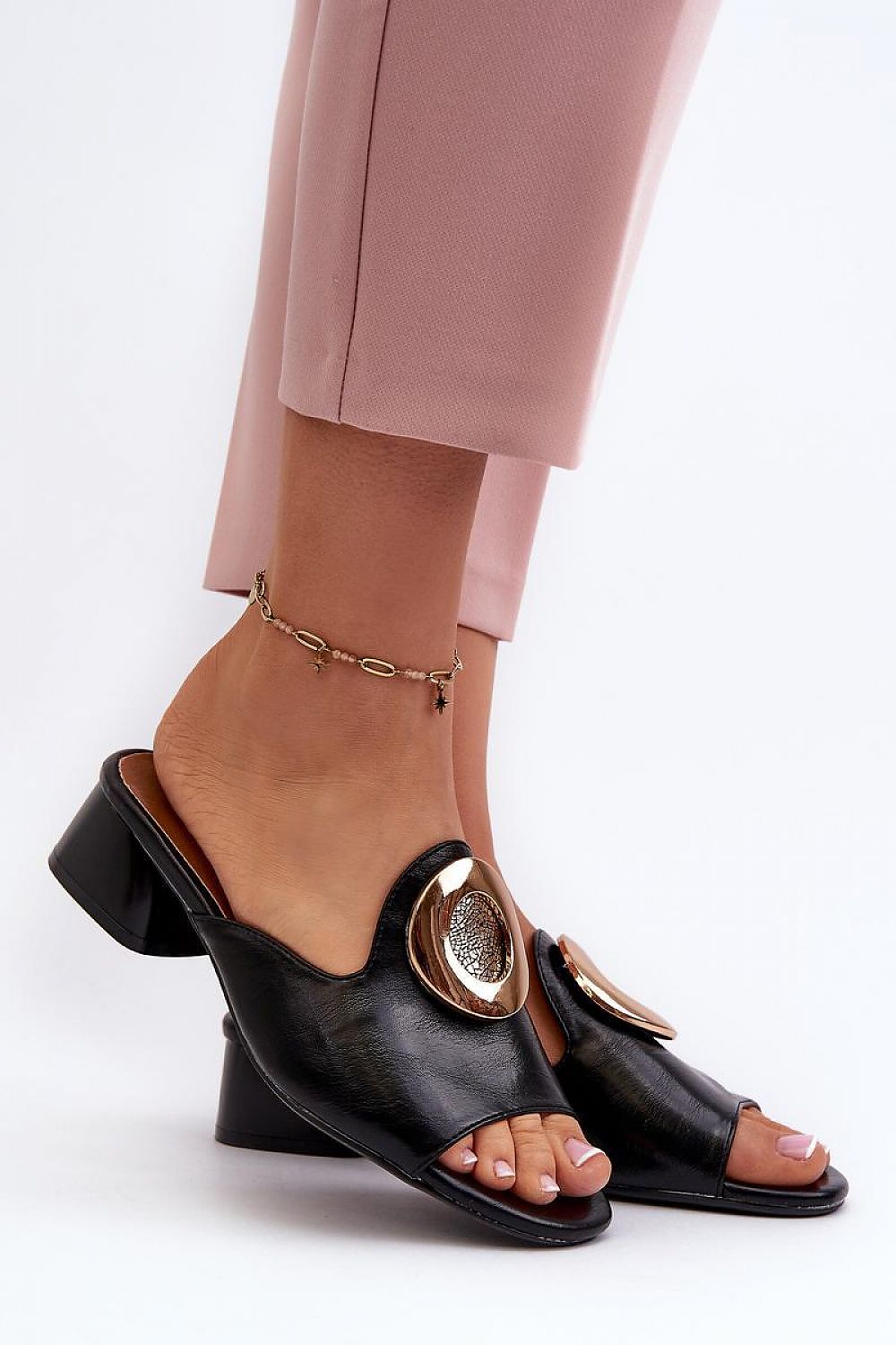 Clacquettes model 196422 Step in style