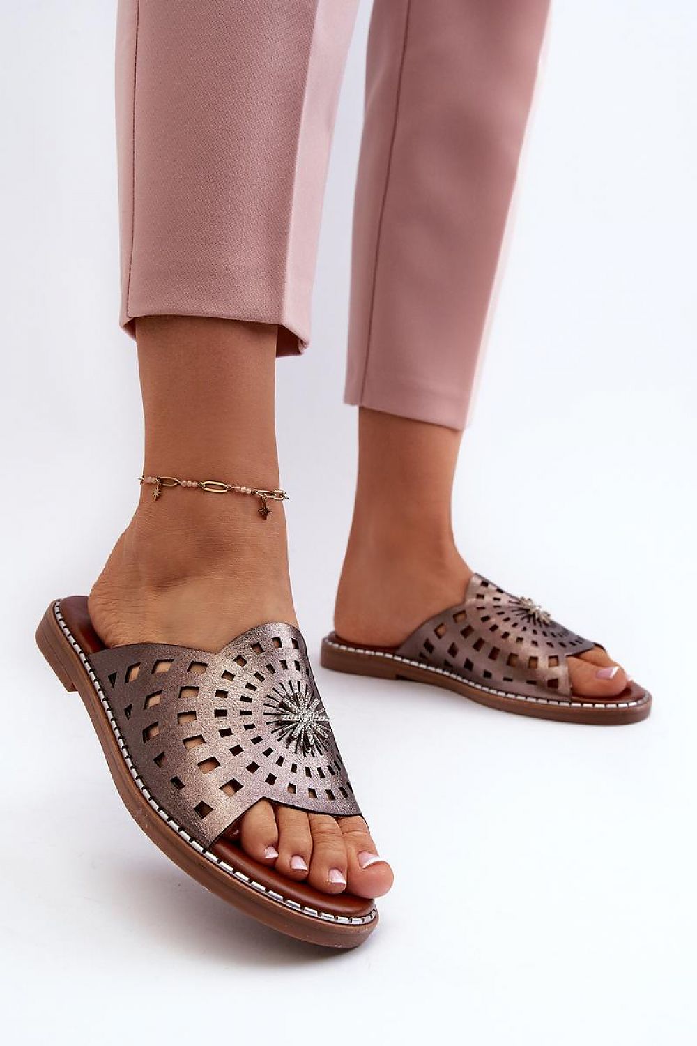 Clacquettes model 196424 Step in style