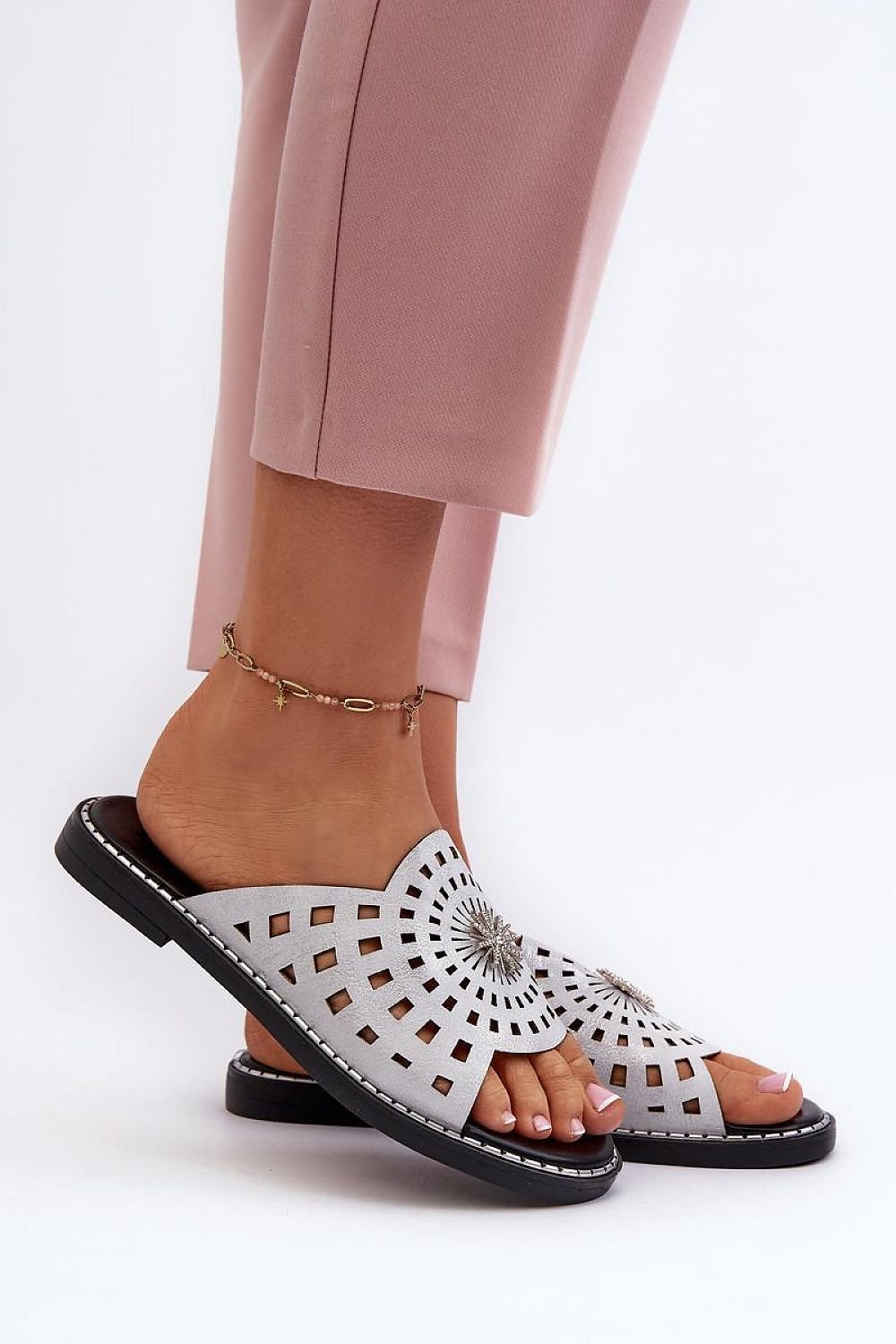 Clacquettes model 196424 Step in style
