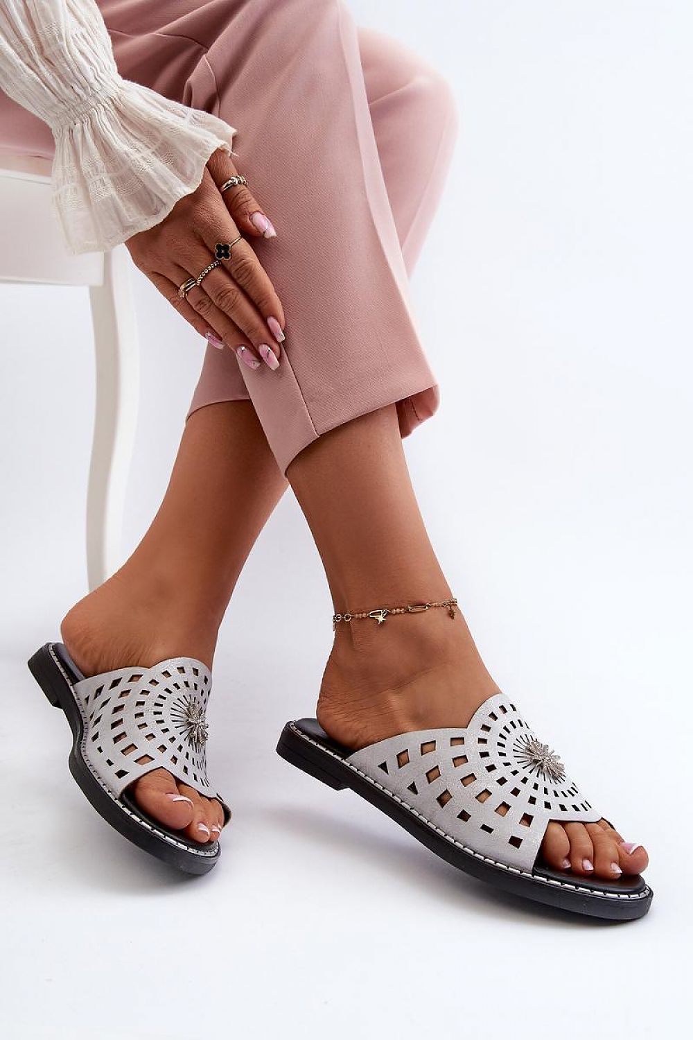 Clacquettes model 196424 Step in style