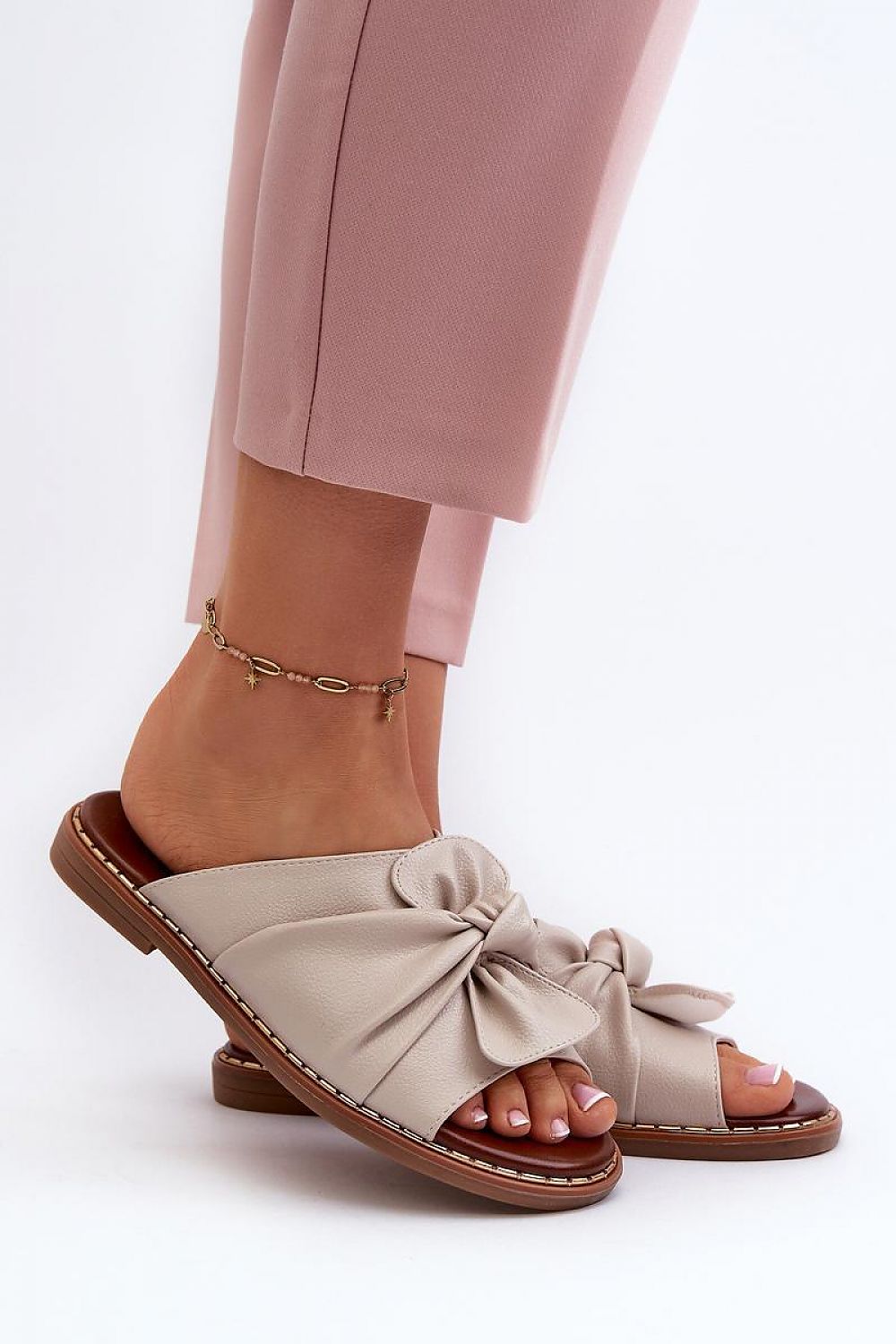 Clacquettes model 196690 Step in style