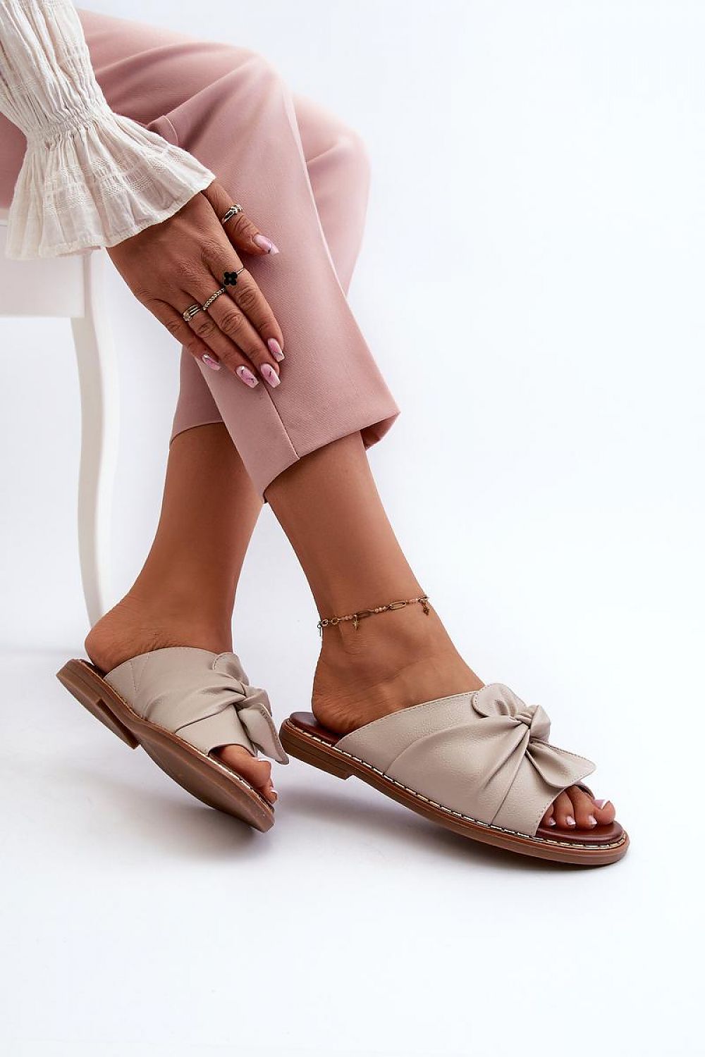 Clacquettes model 196690 Step in style