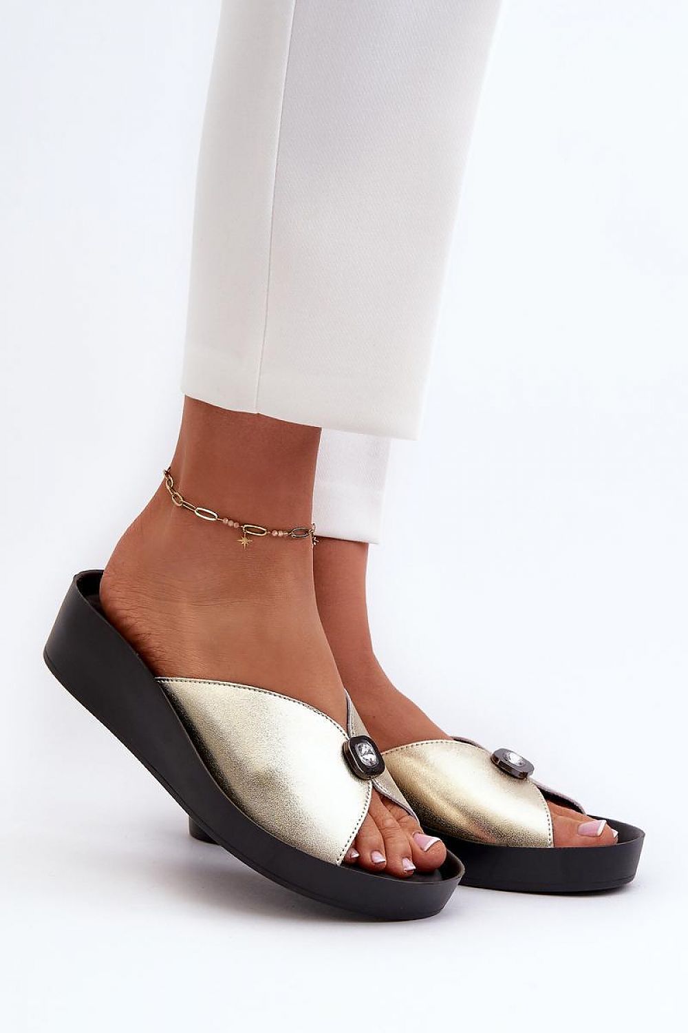 Clacquettes model 196677 Step in style