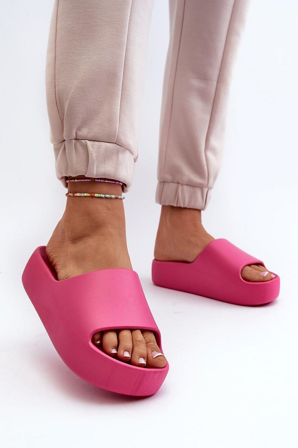 Clacquettes model 196680 Step in style