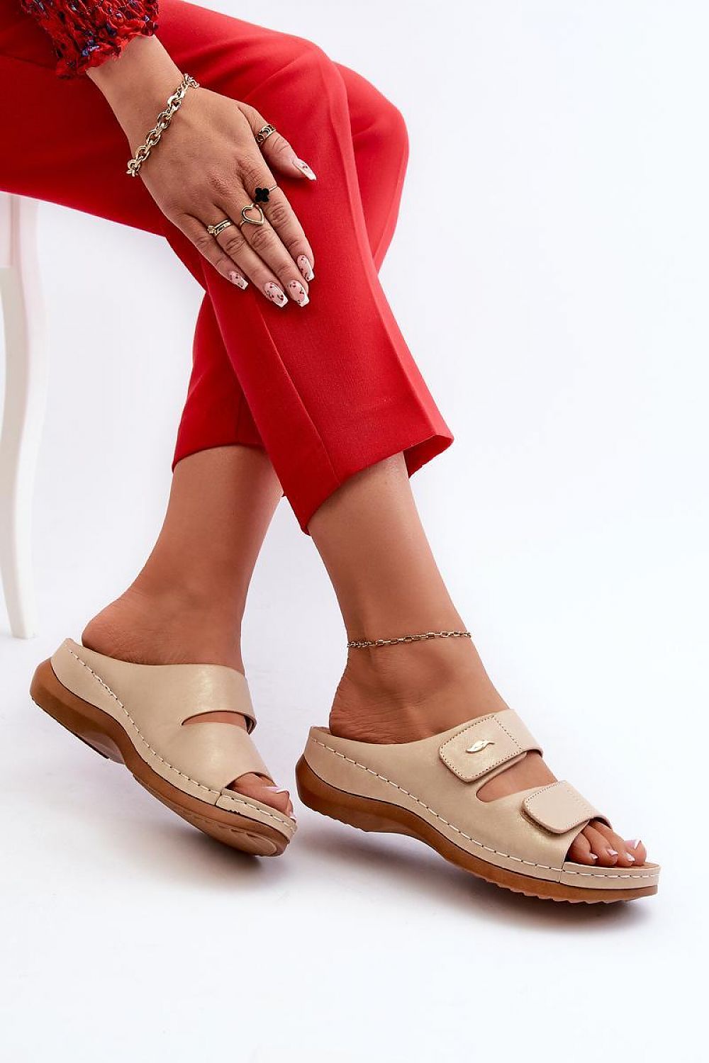 Clacquettes model 197249 Step in style