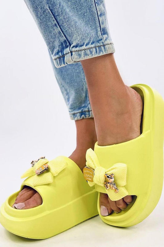 Clacquettes model 197283 Inello