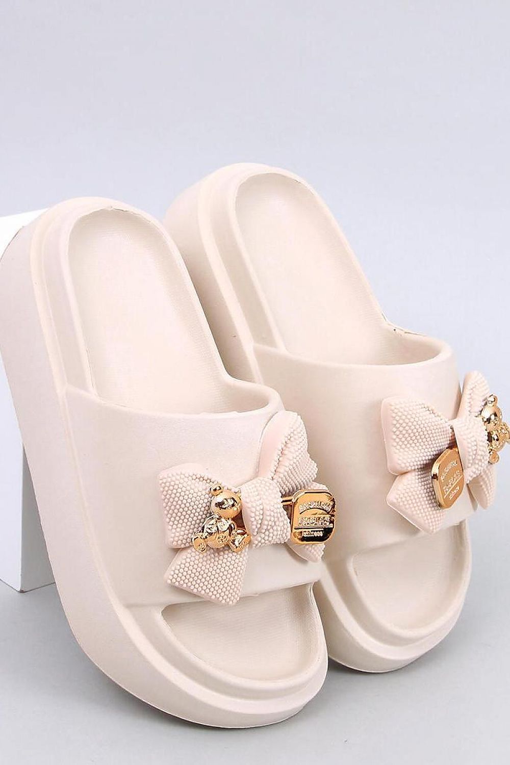 Clacquettes model 197284 Inello