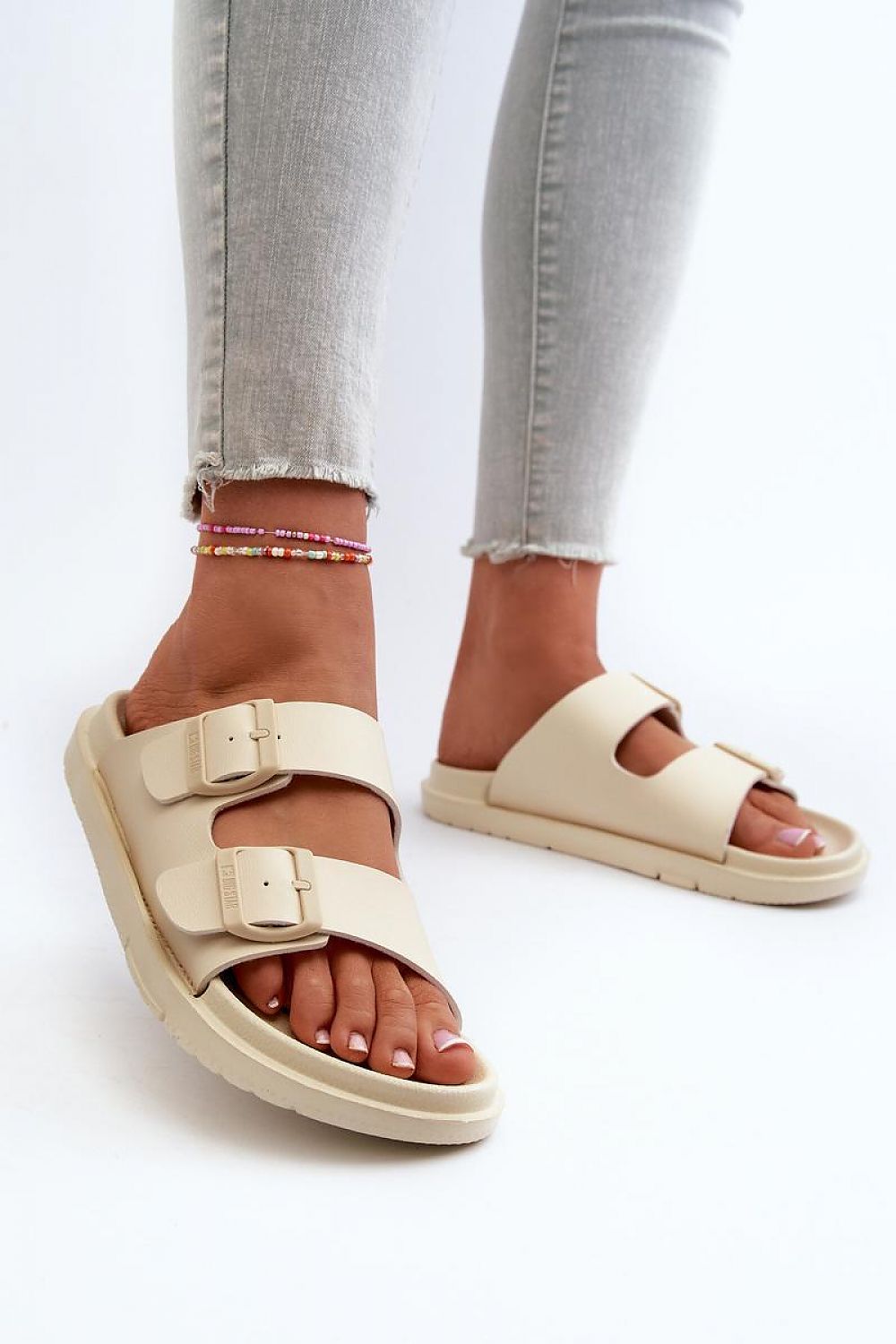 Slides model 197418 Step in style
