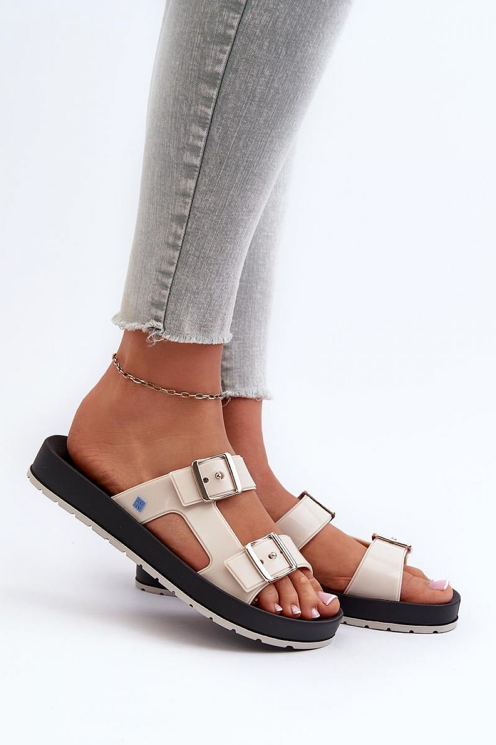 Slides model 197654 Step in style