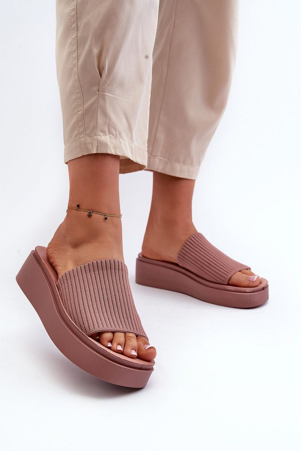 Slides model 197666 Step in style