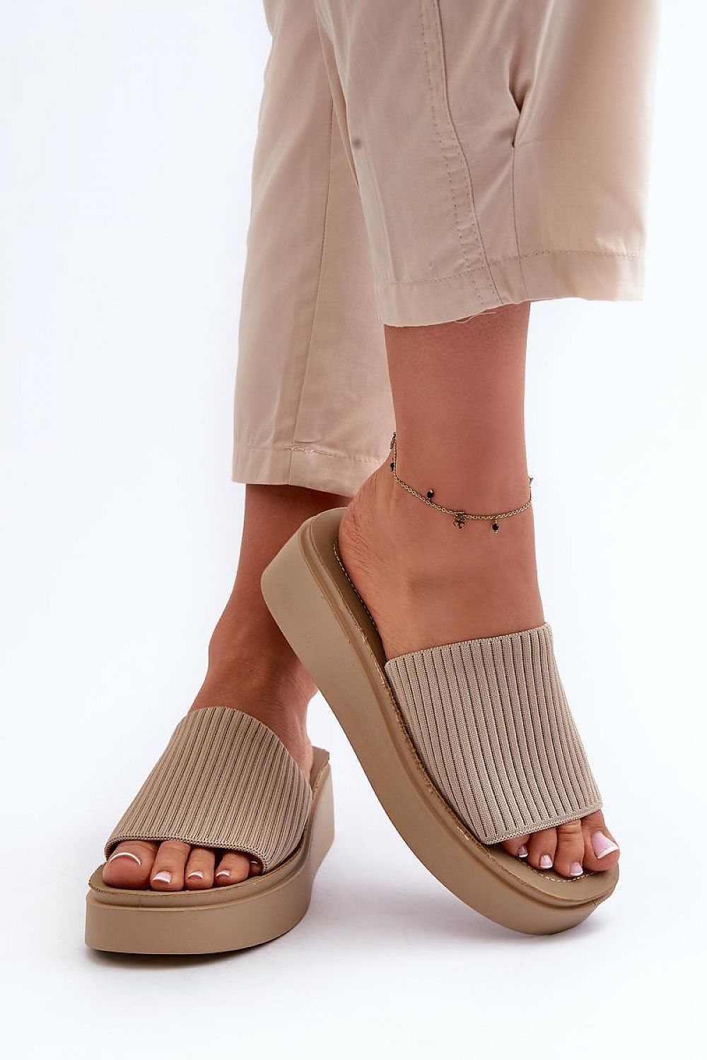 Slides model 197666 Step in style