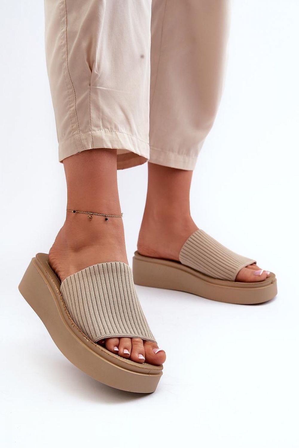 Slides model 197666 Step in style