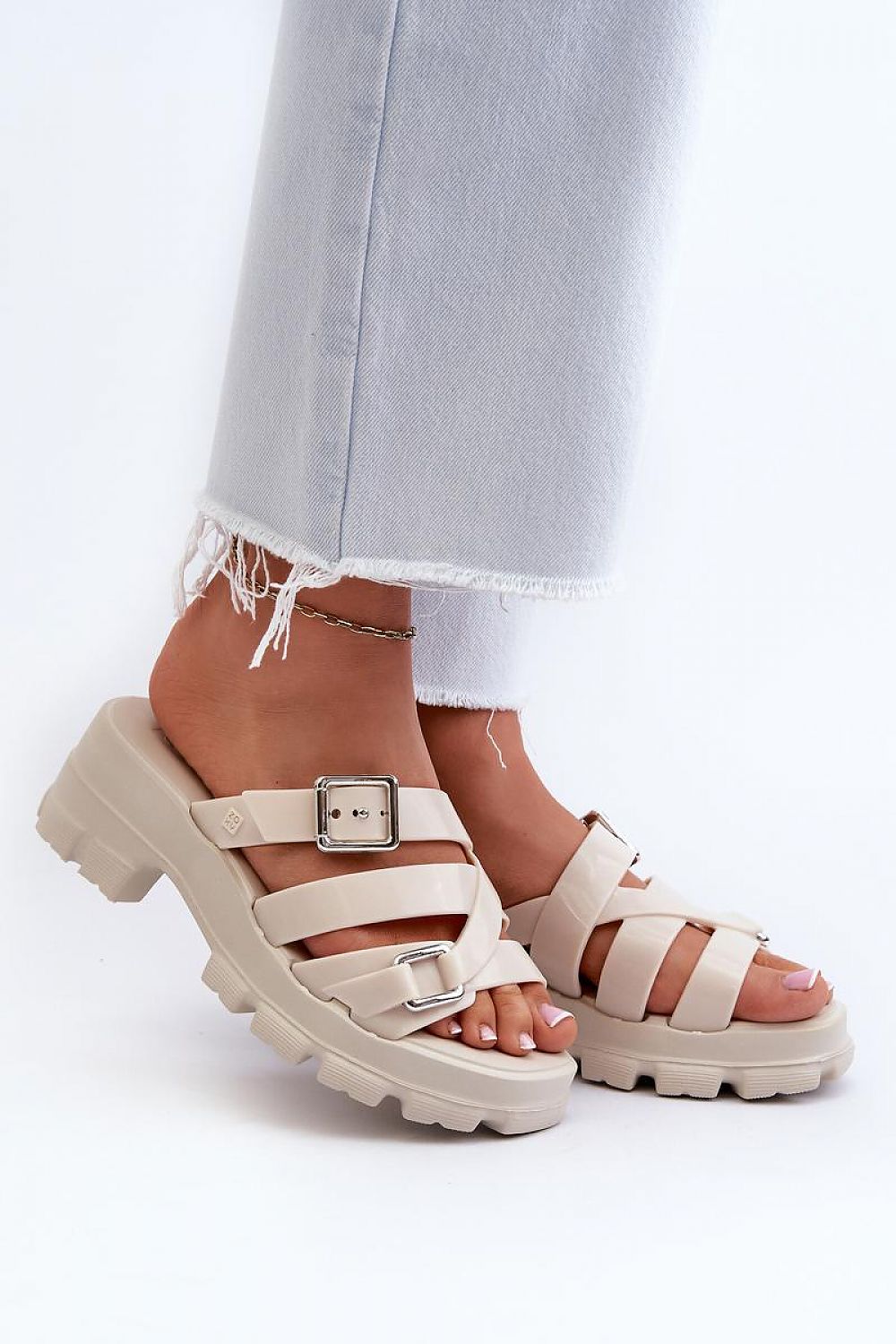 Clacquettes model 197669 Step in style