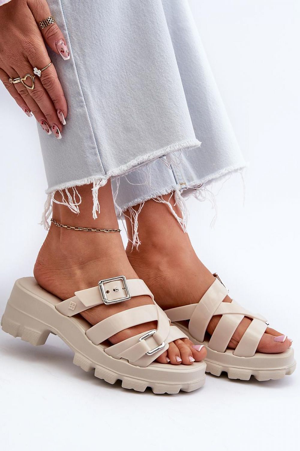 Clacquettes model 197669 Step in style