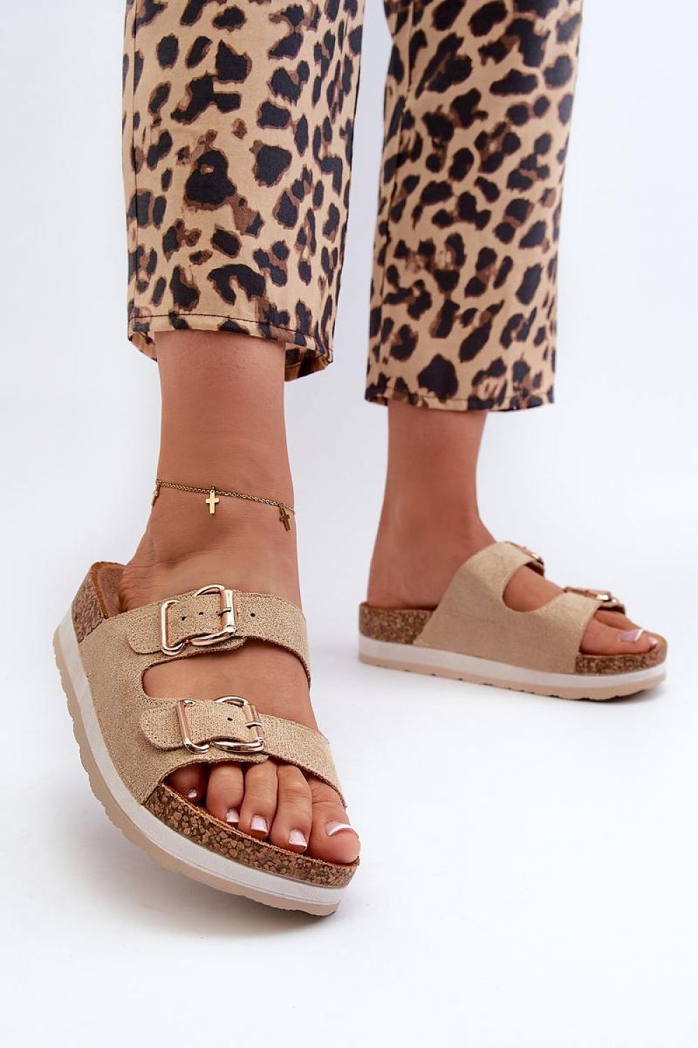 Clacquettes model 197722 Step in style