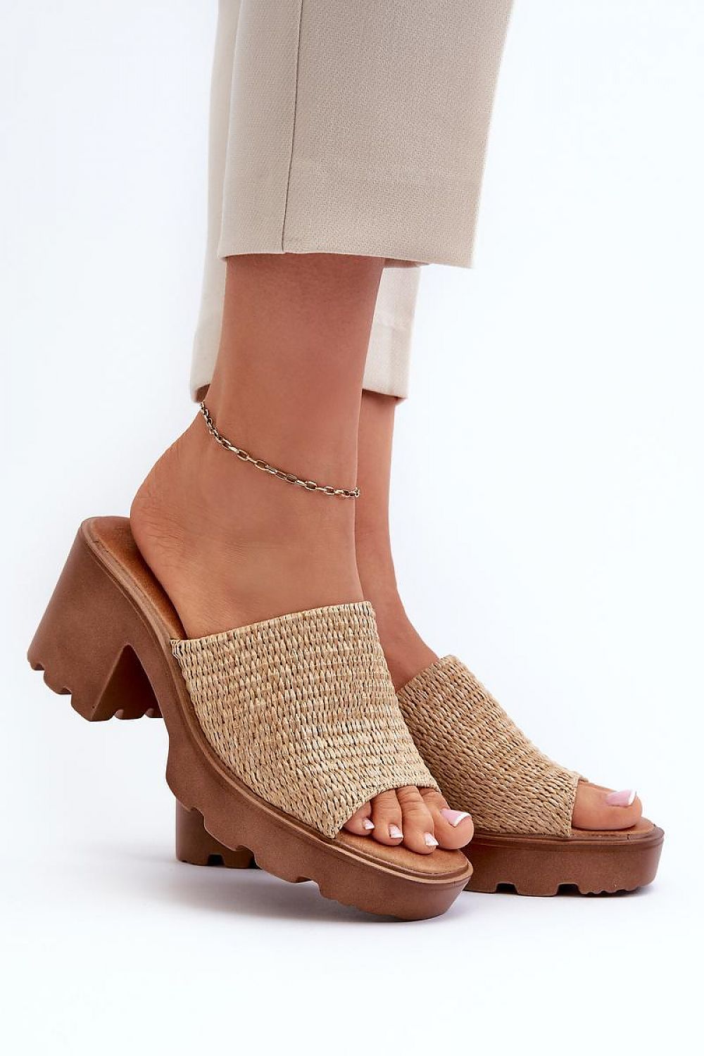 Clacquettes model 197724 Step in style