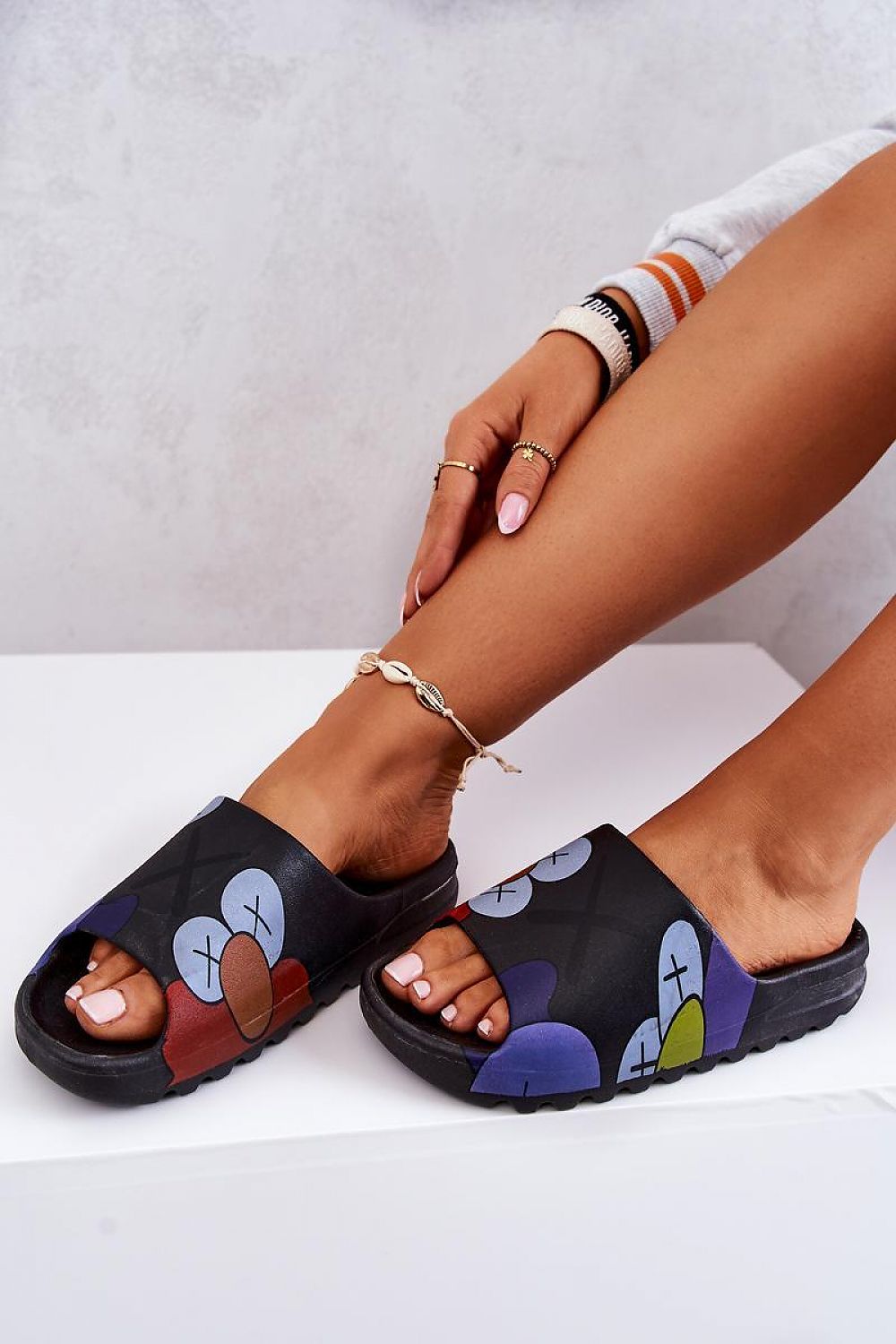 Clacquettes model 198173 Step in style