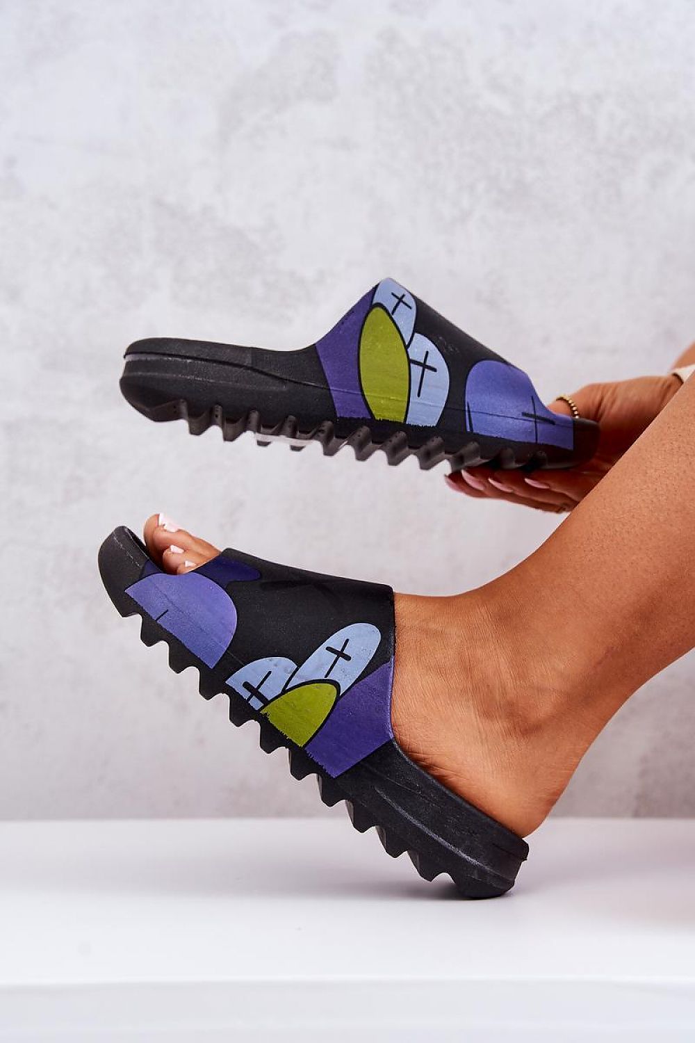 Clacquettes model 198173 Step in style