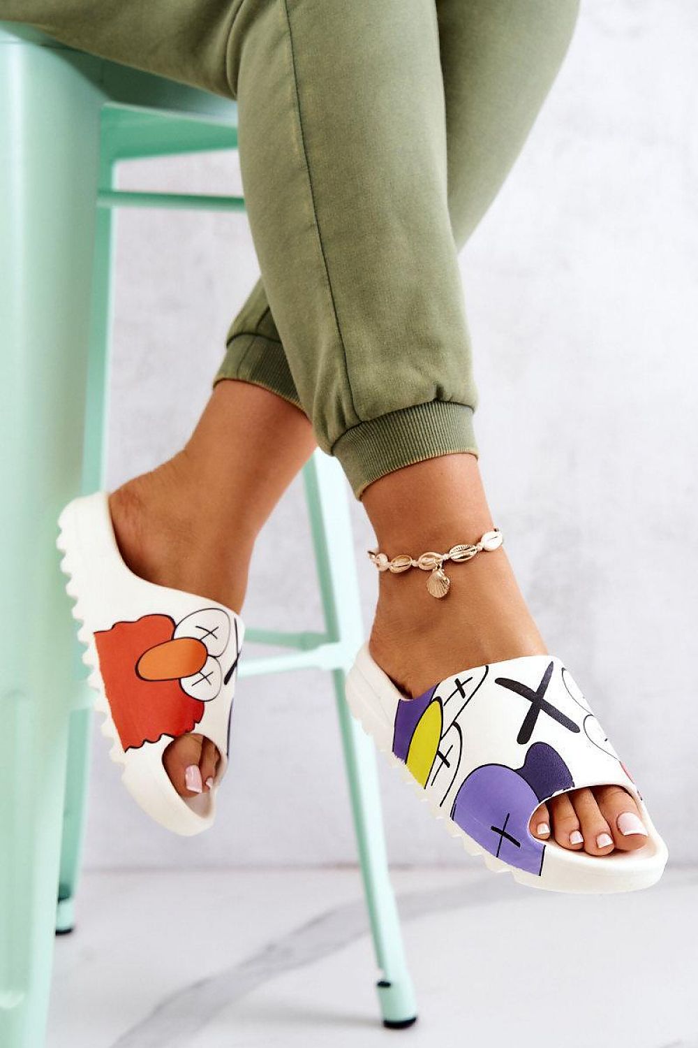 Clacquettes model 198173 Step in style