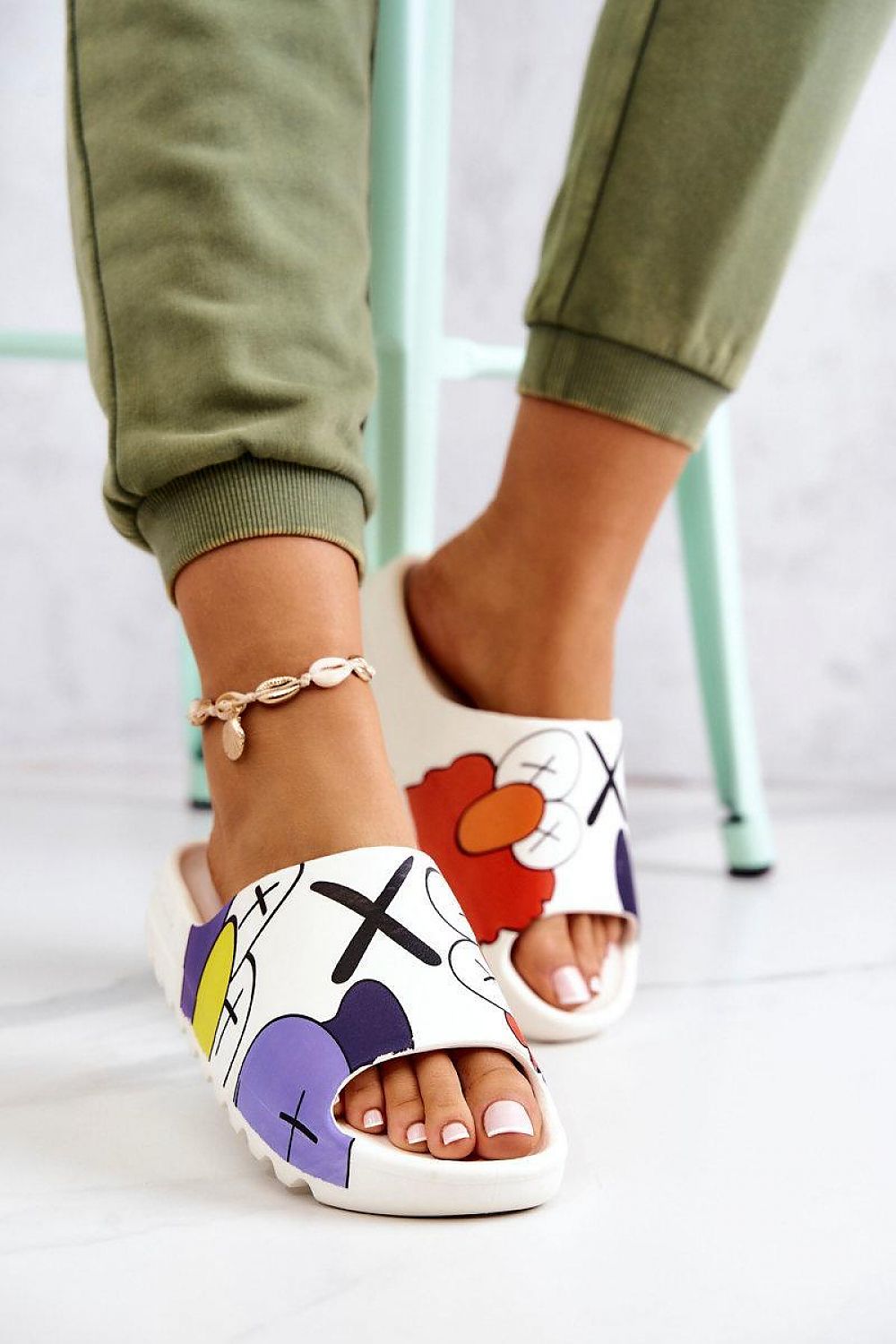 Clacquettes model 198173 Step in style