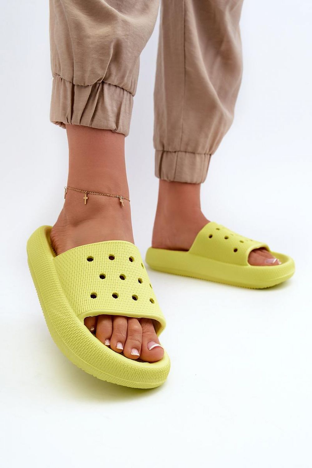 Clacquettes model 198178 Step in style