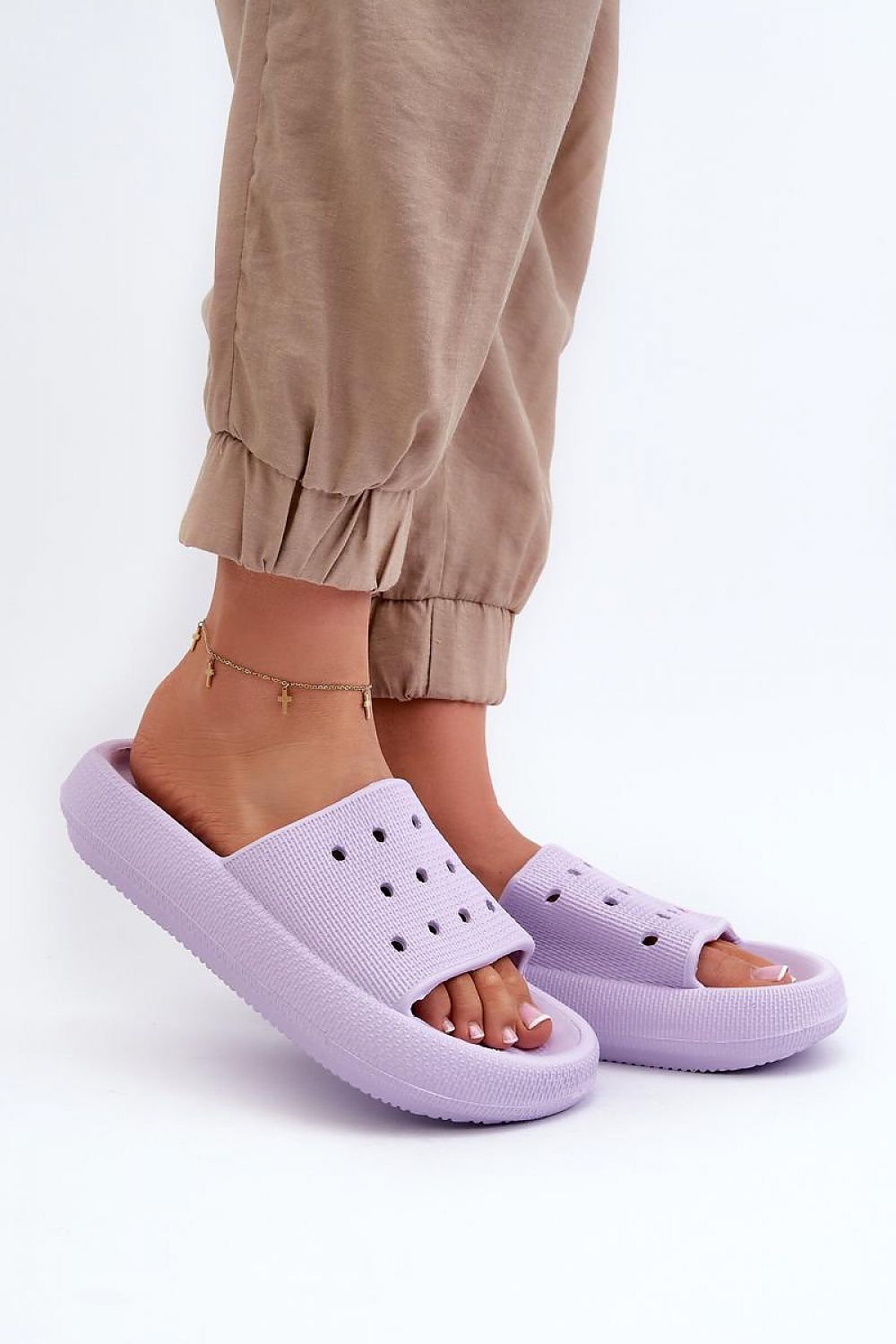 Clacquettes model 198178 Step in style