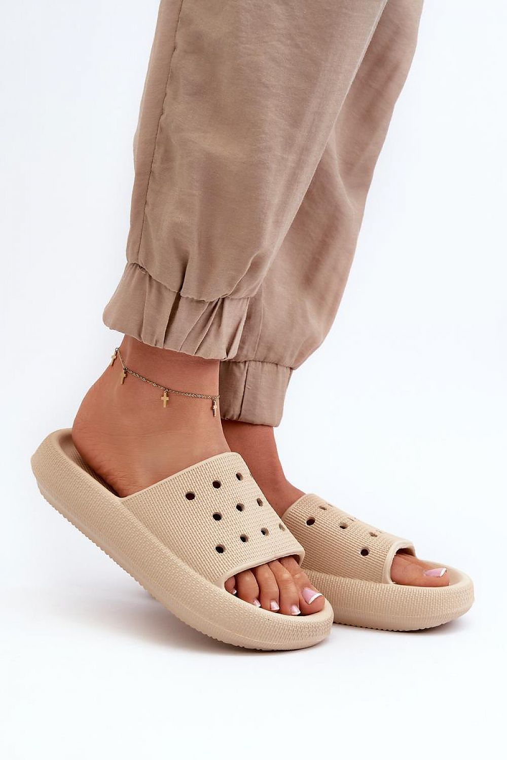 Clacquettes model 198178 Step in style
