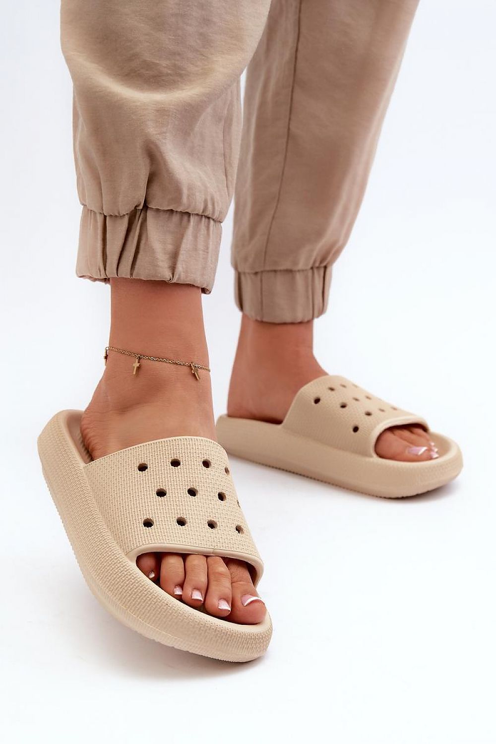 Clacquettes model 198178 Step in style