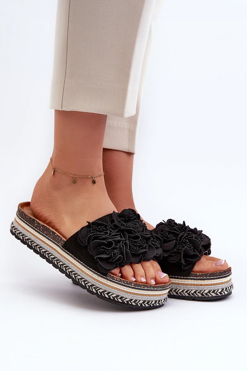 Clacquettes model 198185 Step in style
