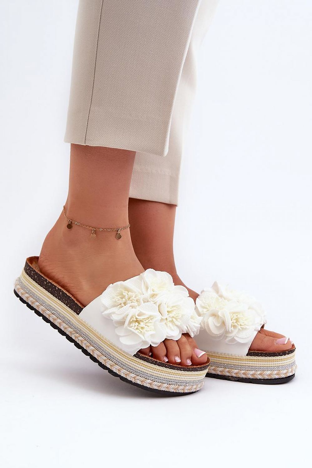 Clacquettes model 198185 Step in style