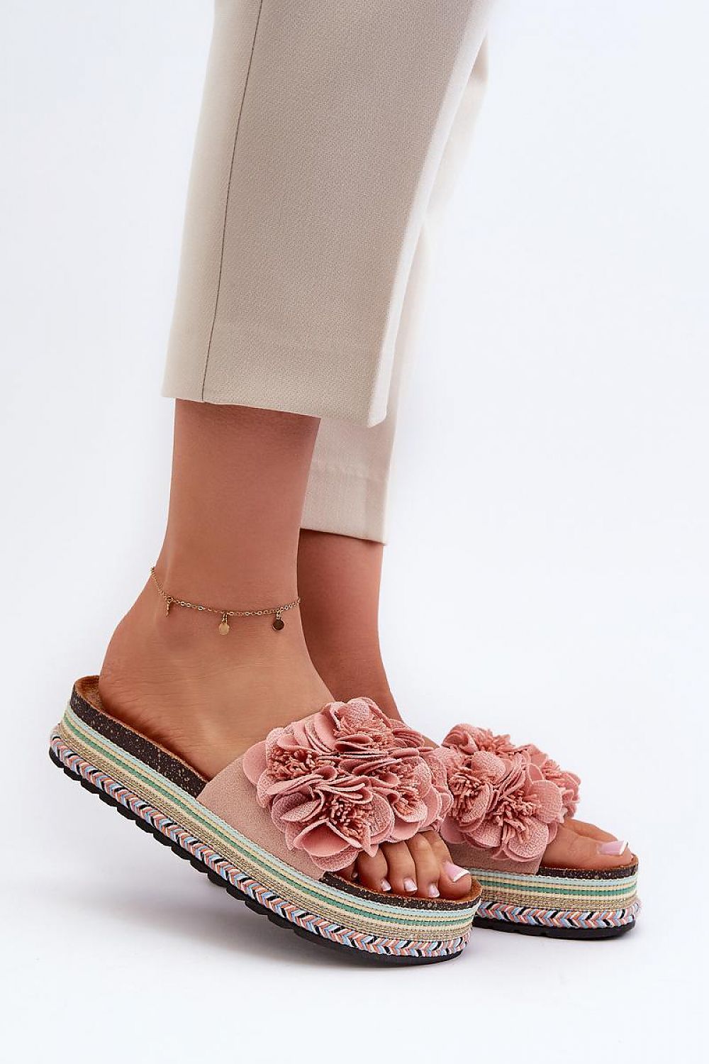 Clacquettes model 198185 Step in style