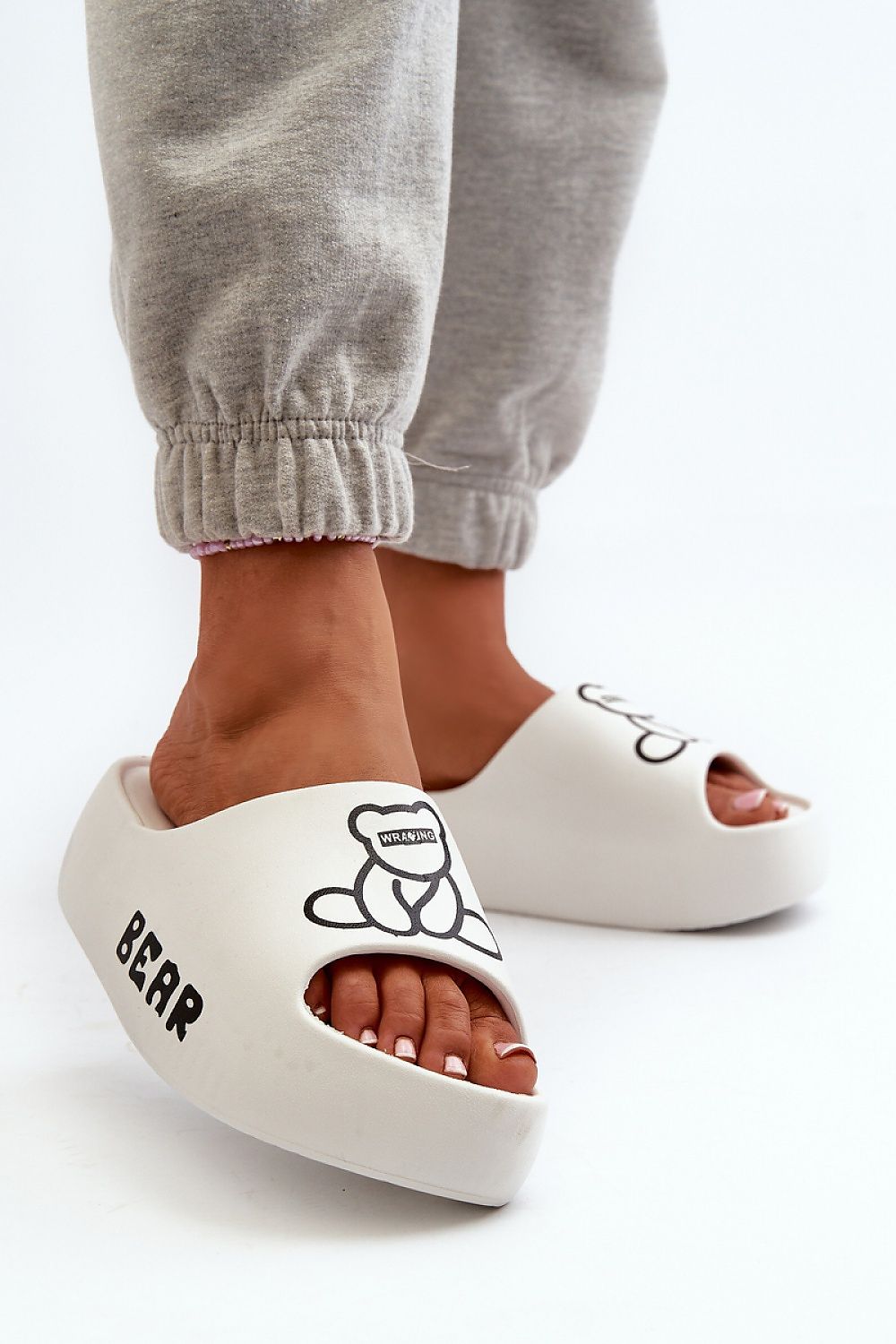 Clacquettes model 198603 Step in style